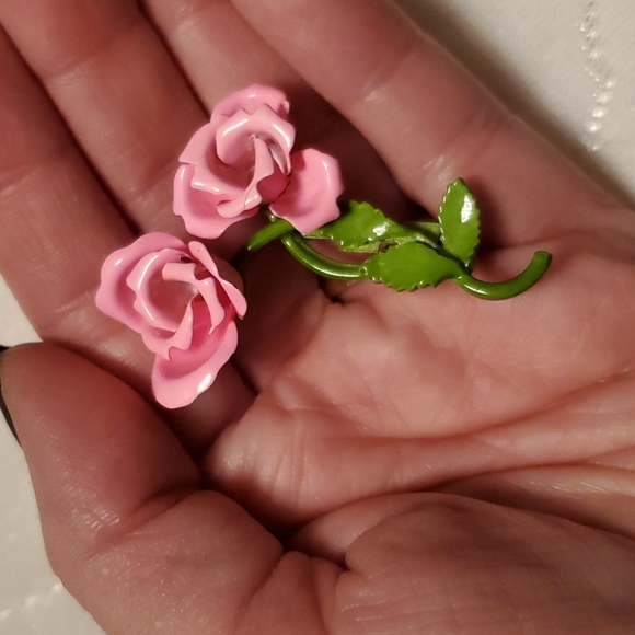 Adorable flower pin - Picture 1 of 2